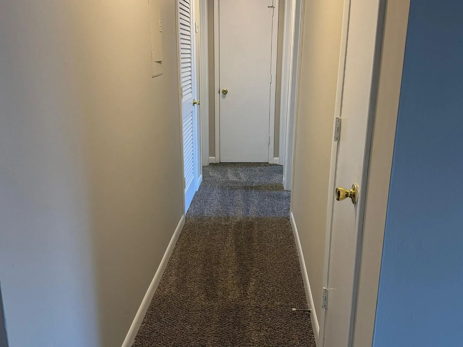 370 Wallace Rd — Photo 2