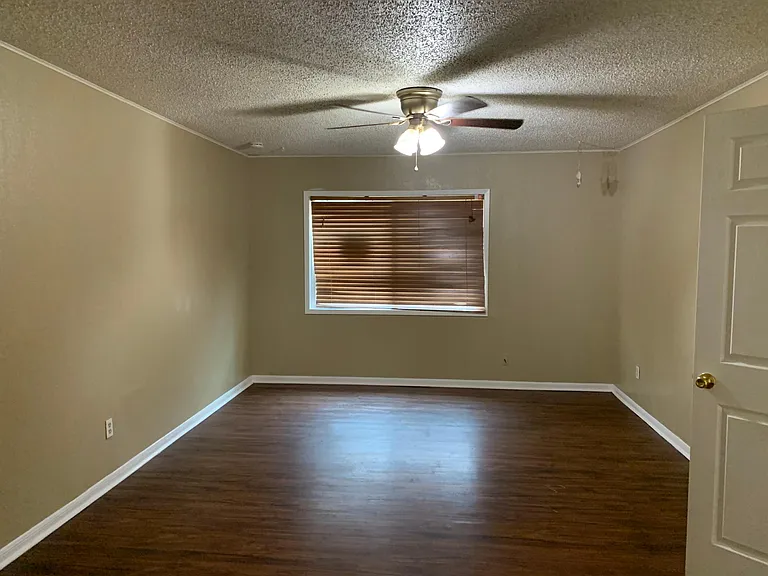 615 Bishop Dr — Photo 10