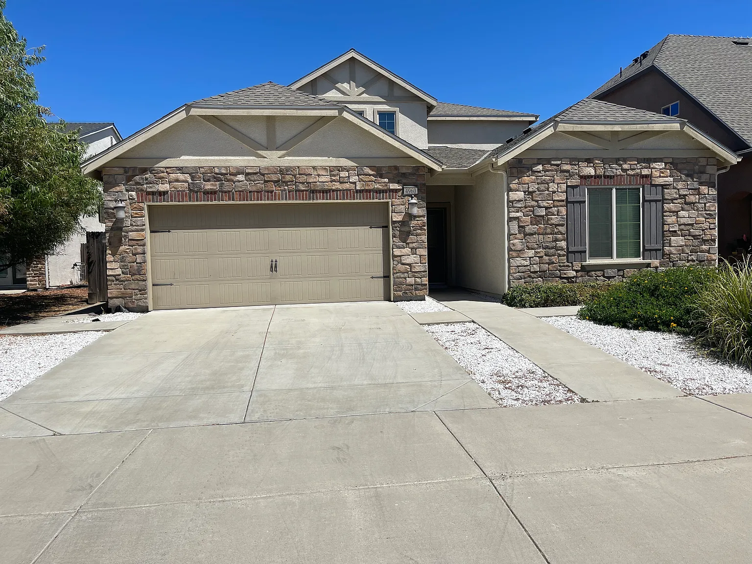 3 bed, 2.5 bath, 2200 sqft, $2,495 — Photo 2