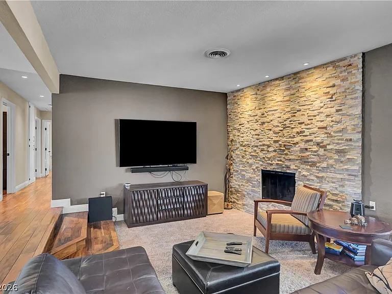 2712 W Oakey Blvd — Photo 8