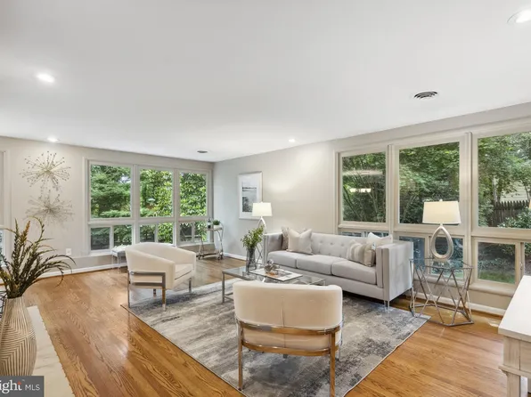 3416 Country Hill Dr, Fairfax, VA 22030