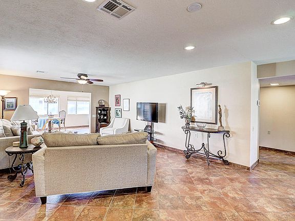4th image of 92 Leisure World