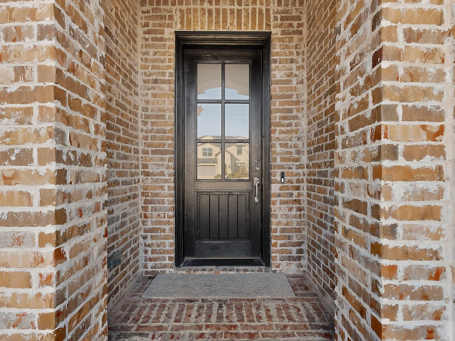 5 bed, 2935 sqft, $3,800 — Photo 2