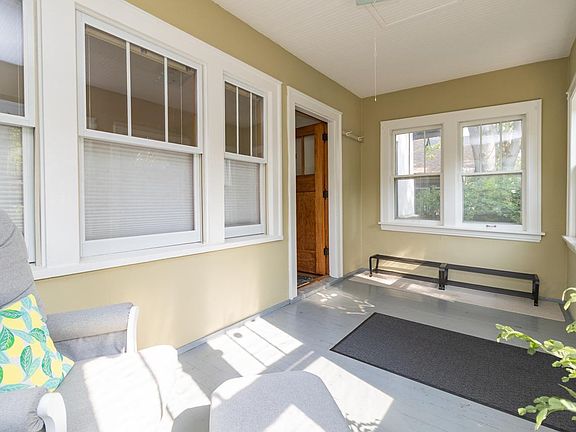 3rd image of 912 30th Ave S