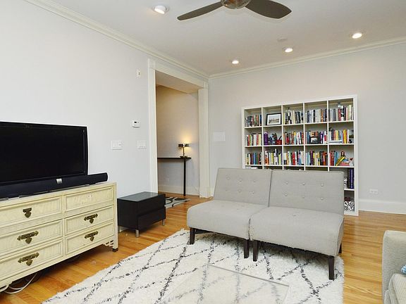 5th image of 7714 N Paulina St #G
