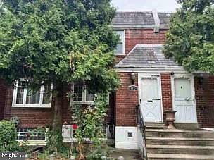 1st image of 112 E Colonial St