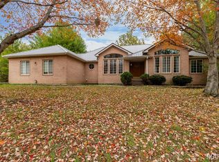 2 Deer Hollow Ln, Litchfield, IL 62056
