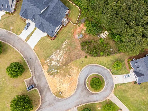 3rd image of 426 Cliffstone Ct