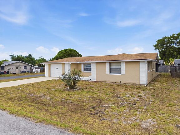3rd image of 7825 Hawthorn Dr