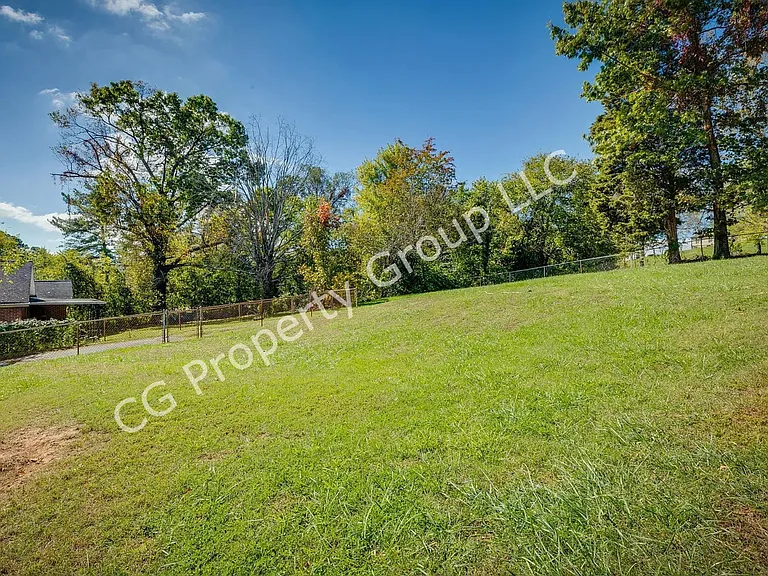475 Virgil Ave — Photo 4