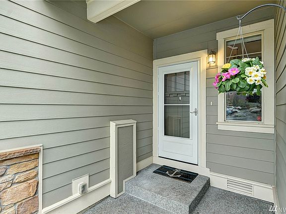 3rd image of 530 Pearl St