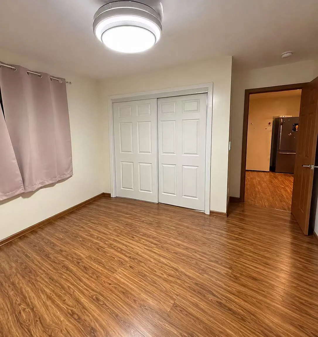 2 bed, 700 sqft, $2,400 — Photo 3