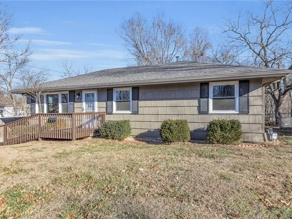 105 N Brent St, Sugar Creek, MO 64054