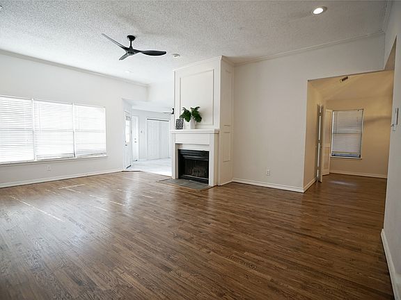 3rd image of 3007 Pacifica St