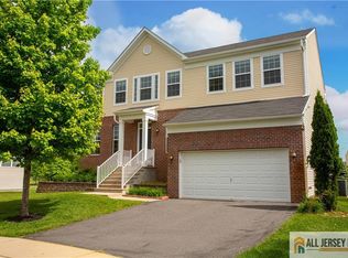 8 Wellesley Ave, Monroe Township, NJ 08831