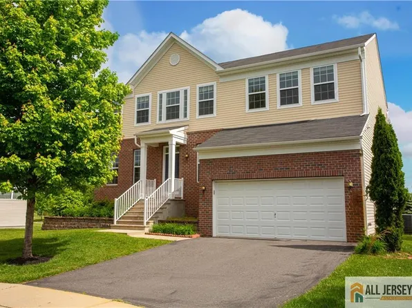 8 Wellesley Ave, Monroe Township, NJ 08831