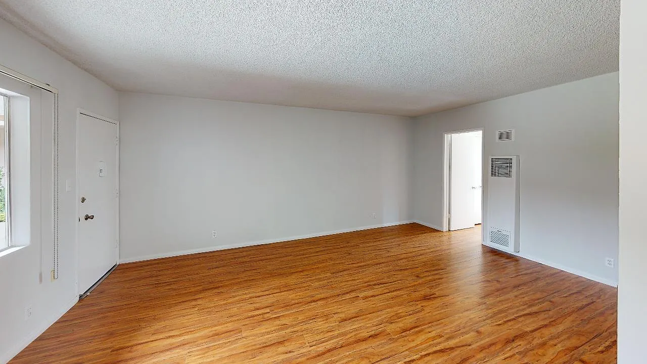 1221 Lyndon St — Photo 3