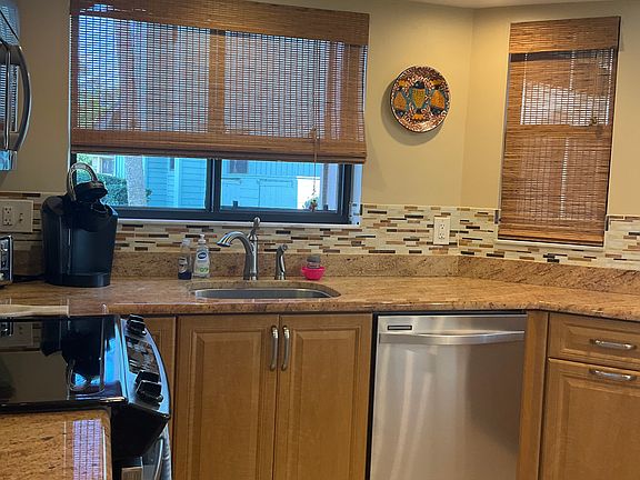 5th image of 101 Blue Heron Dr APT A