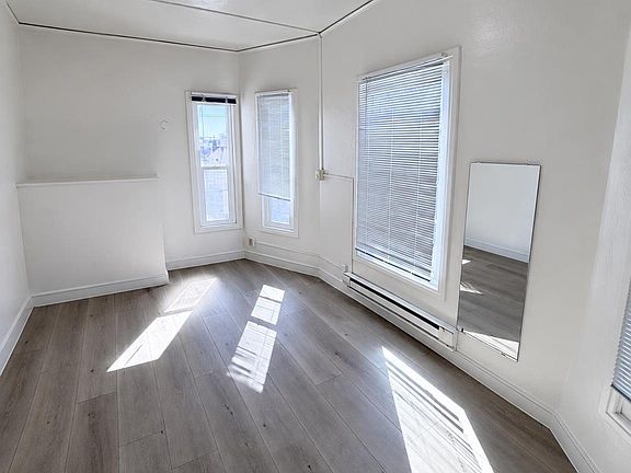 4th image of 2555 Virginia St #202A