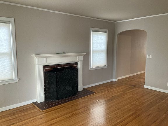 2nd image of 942 S B St