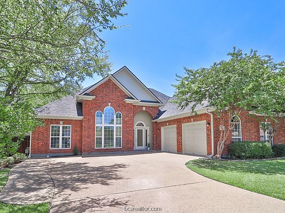 3rd image of 3800 Bridle Trails Ct
