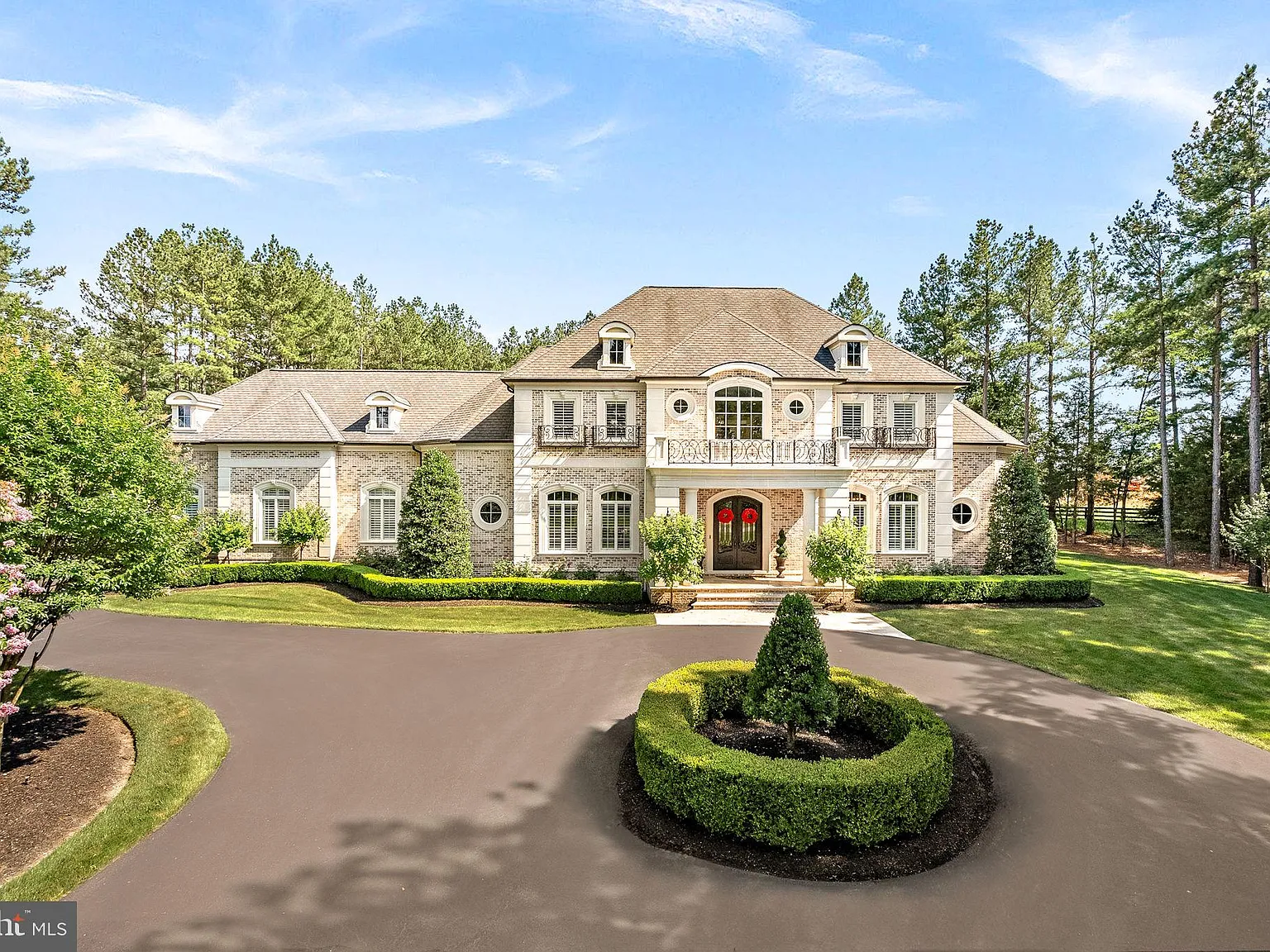 See Inside: The $30 Million Pizza Hut Mansion - Parade, image size:1536x1152