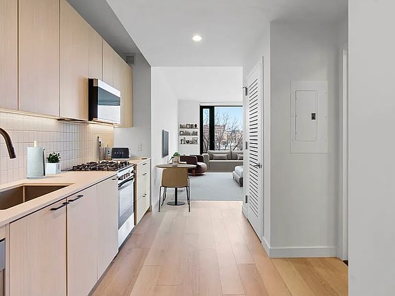 3rd image of 15310 88th Ave #320
