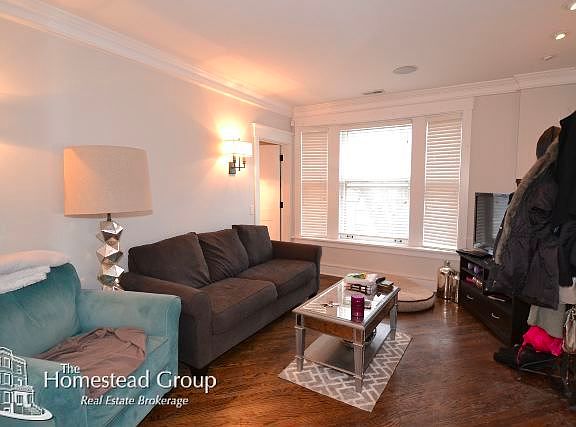3rd image of 1408 W Cornelia Ave #2