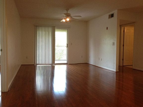 4th image of 814 Crest Pines Dr APT 933