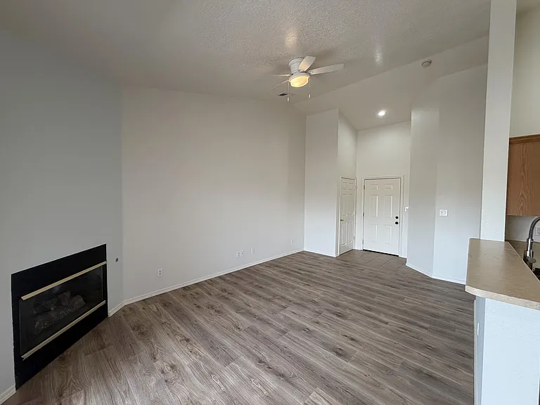 1105 Meadowlark Way SE #C — Photo 7