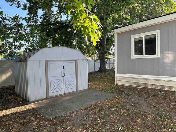 3rd image of 6633 Desert View Dr