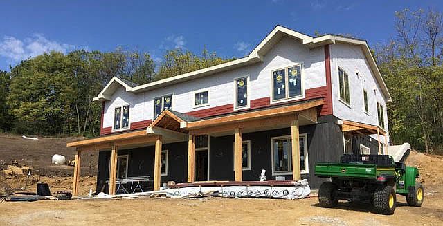 2nd image of 945 Miller Ave #4