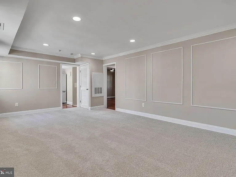 912 Barnaby St SE #101 — Photo 3