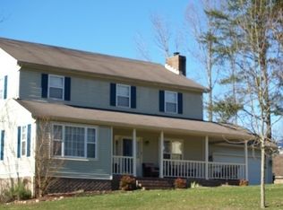 52 Sweetbrier Dr, Hurricane, WV 25526