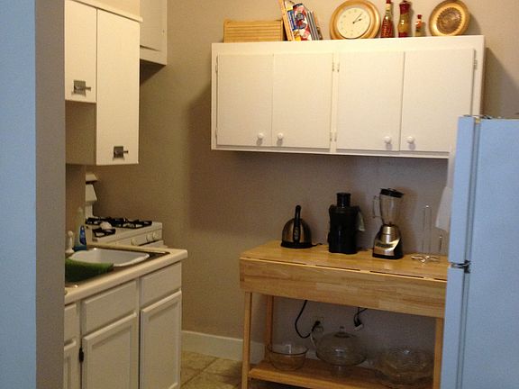 3rd image of 982 Ivy Ave E APT 204