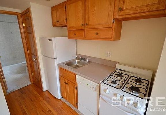 5th image of 457 W 50th St APT 2RW
