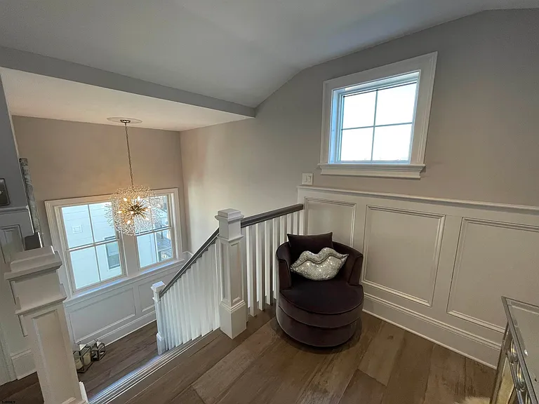 102 S Essex Ave — Photo 44