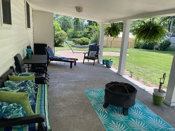 5th image of 842 Cernicek Ln