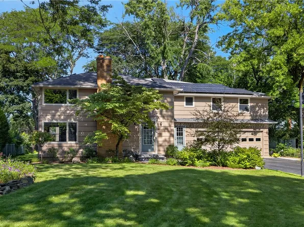 91 Glenhill Dr, Rochester, NY 14618