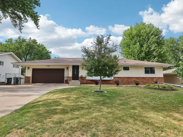 3403 71st St E, Inver Grove Heights, MN 55076