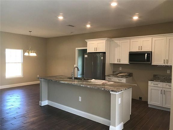 4th image of 362 Gardenia Ct