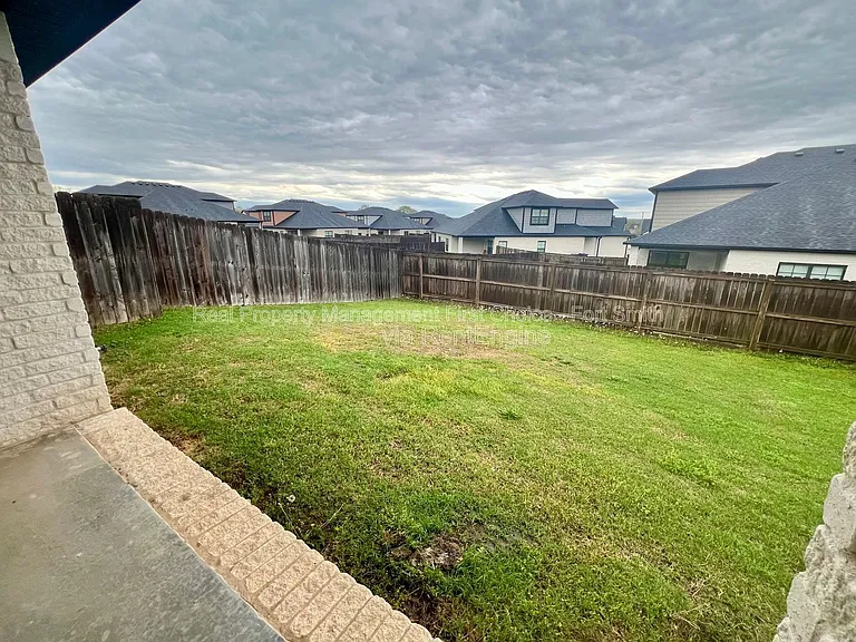 6617 Leightyn Ln — Photo 24