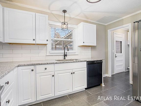 5th image of 6043 Fontana St