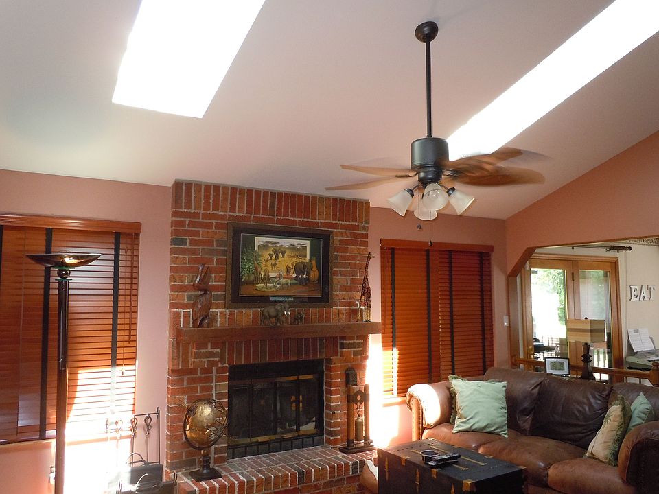 great room real wood blinds, floors and vaulted ceilings with 2 huge skylights