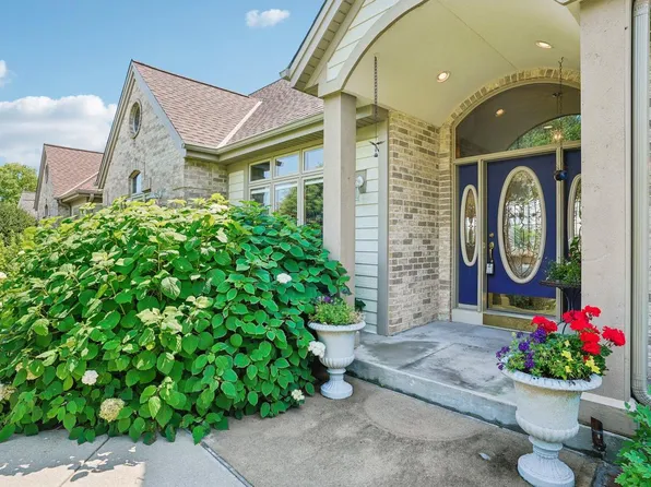 9201 West Kensington WAY, Franklin, WI 53132