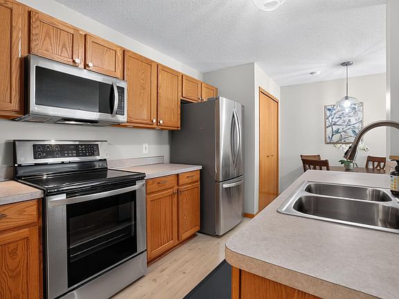 2nd image of 15955 Finch Ln