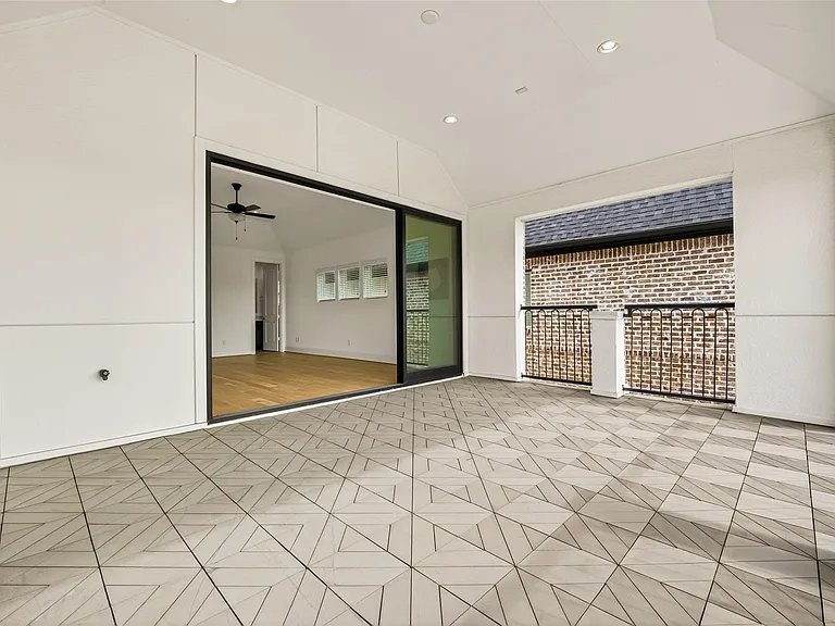 2713 Kinsley Oaks Dr — Photo 40