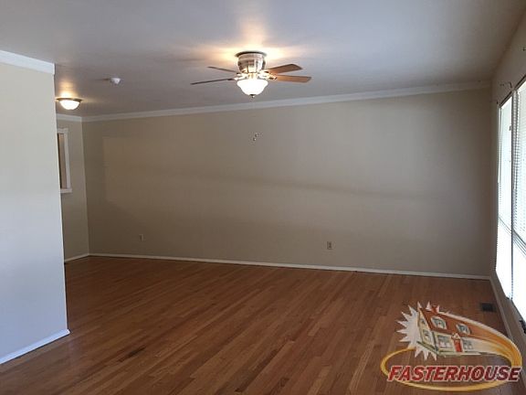 2765 Knollwood Ln. - Living Room