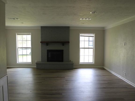 4th image of 6730 Greenwood Dr