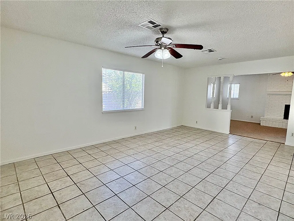 3 bed, 2.0 bath, 1338 sqft, $1,840 — Photo 4